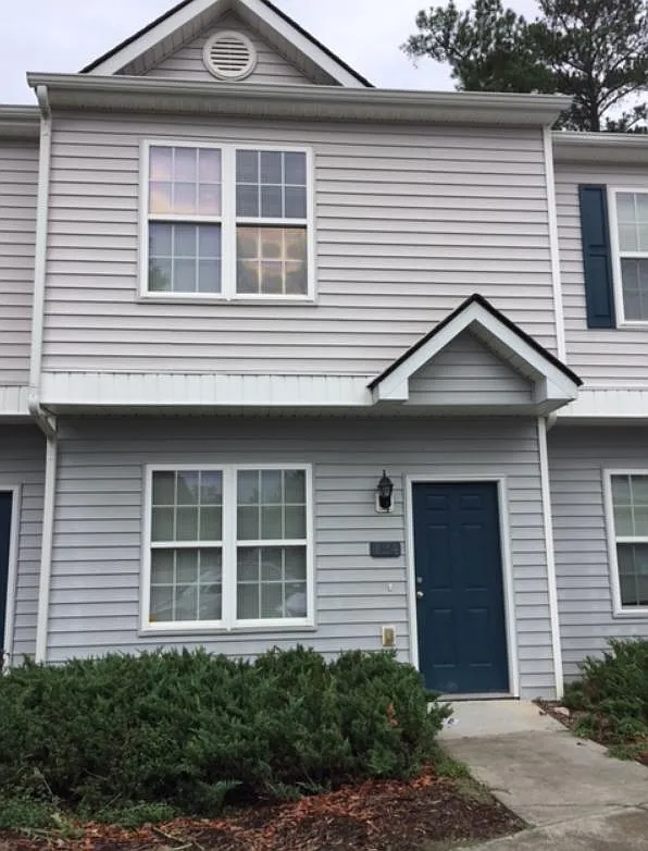 2 bed, 2.5 bath, $1,400 — Photo 1