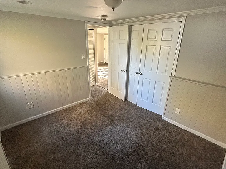 902 W Windsor Ave — Photo 4