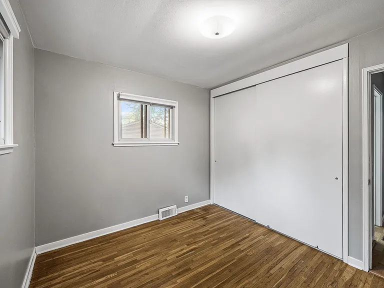 515 12th Ave NW — Photo 16