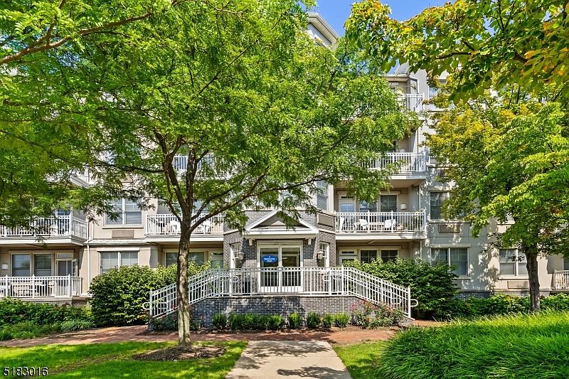 4 Constellation Pl, Jersey City, NJ 07305 | Zillow