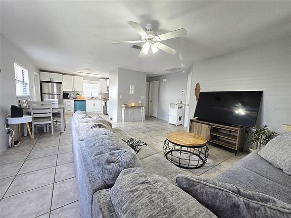 5th image of 5422 Amy Ln