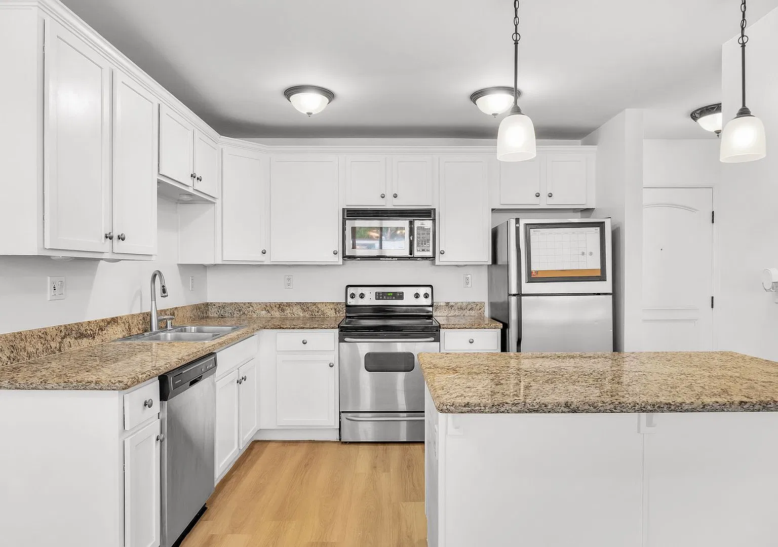 Updated 1-Bedroom Condo with in-Unit Washer/Dryer! Water Included! — Photo 1