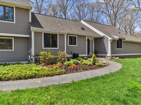 29 Woodrise, Falmouth, MA 02540