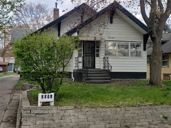 2015 E 13th St, Des Moines, IA 50316