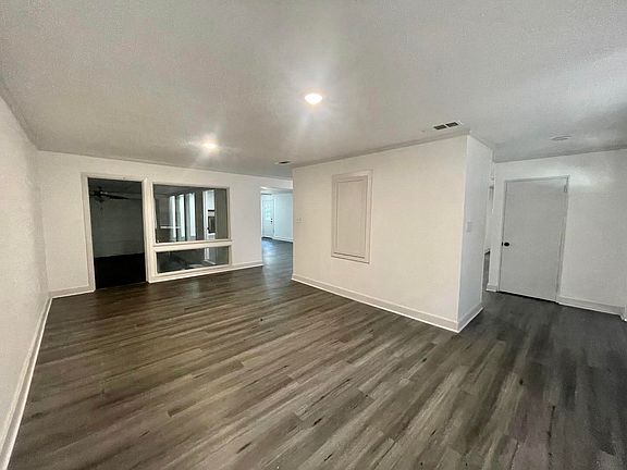4th image of 704 Crestview Dr