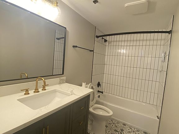 2nd image of 205 N Market St #10930637