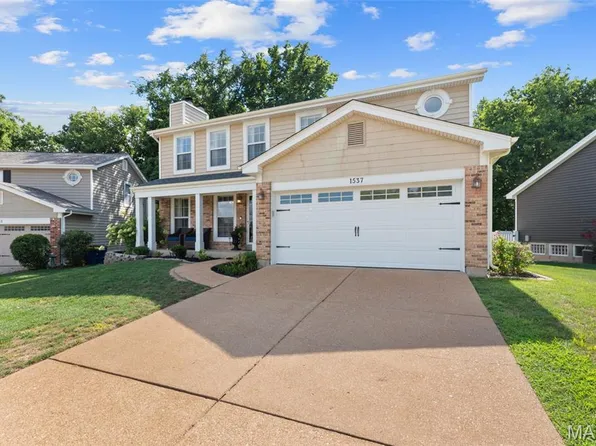 1537 Greenfield Crossing Ct, Ballwin, MO 63021