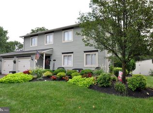9 Gloucester Ct, Mount Holly, NJ 08060