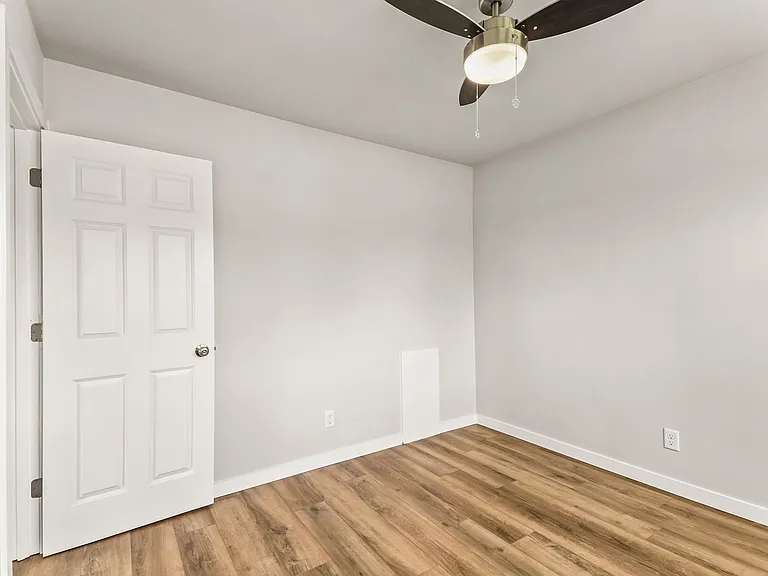 124 - 224 S Bird Street Apartments — Photo 41