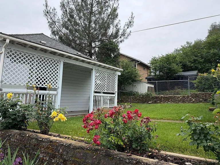 1144 Willis St — Photo 24