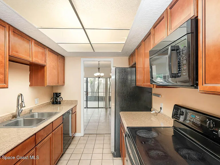 1911 Cashew Courtway — Photo 9