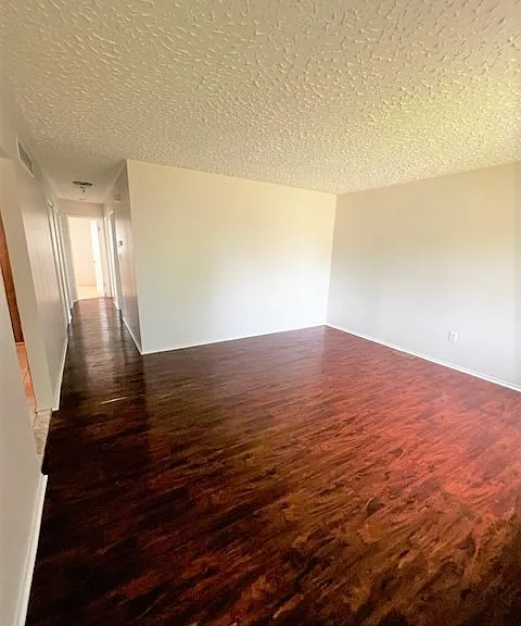 24720 Manila St — Photo 10