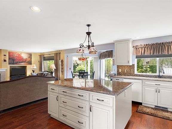 5th image of 24720 E Boone Ln