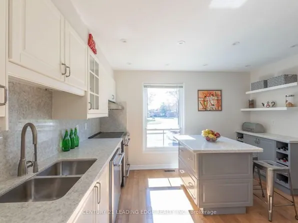 713 Burnhamthorpe Rd #49, Toronto, ON M9C 2Z6