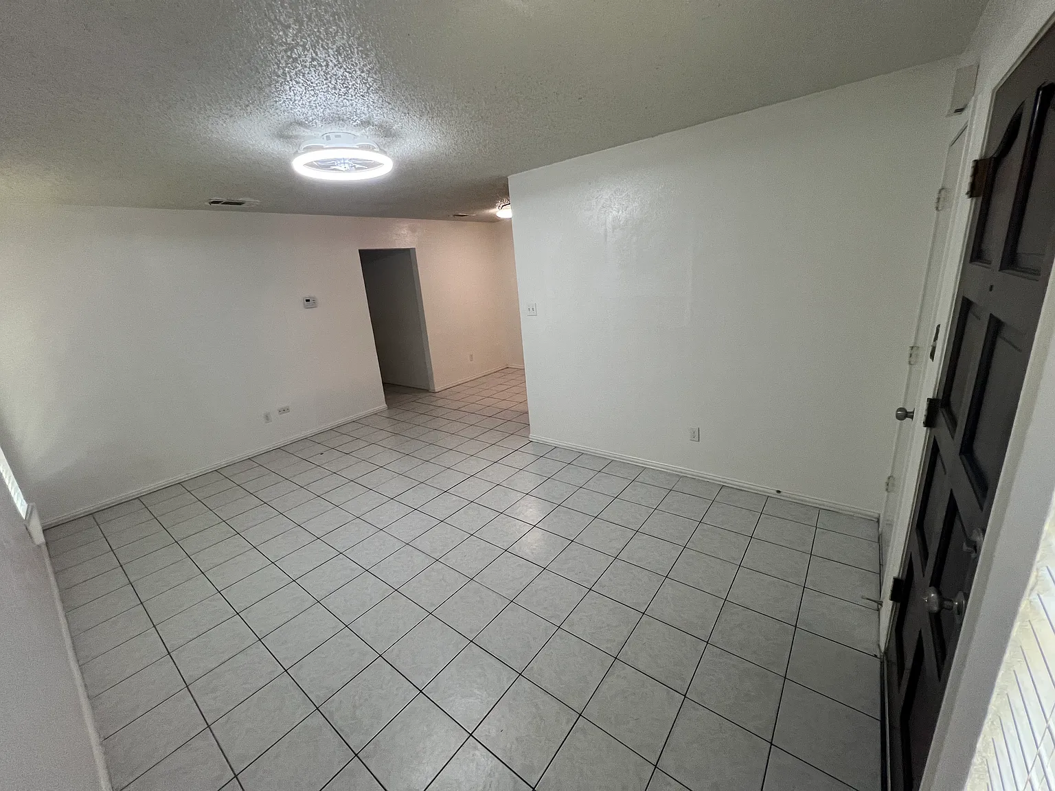 2 bed, 880 sqft, $1,300 — Photo 2