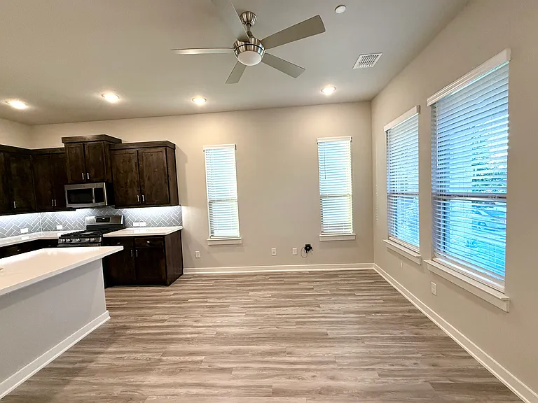 1321 Pebblebrook Ln — Photo 4