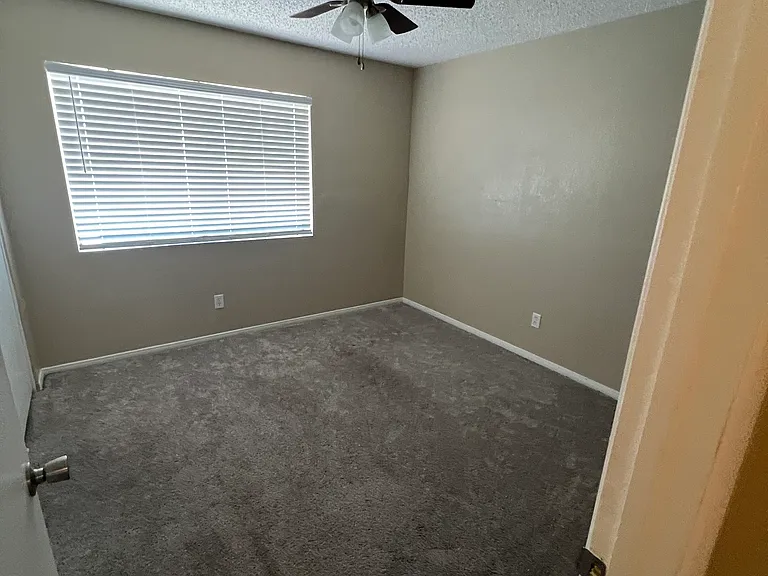 1023 W Commercial Ave #B — Photo 2