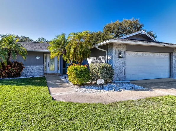 2376 Armour Dr, Dunedin, FL 34698