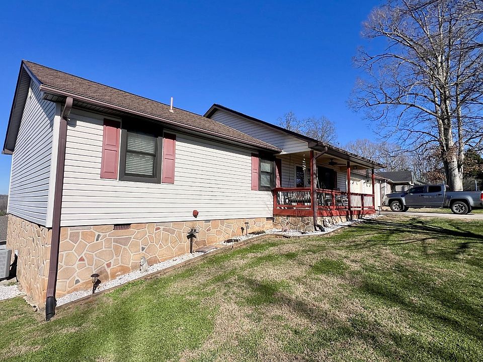 1st image of 225 Oakwood Estates Dr
