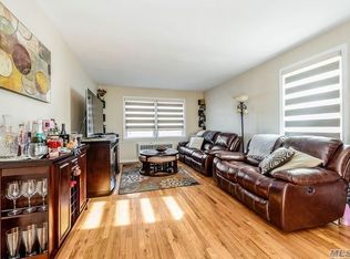 71-57 252nd St, Bellerose, NY 11426