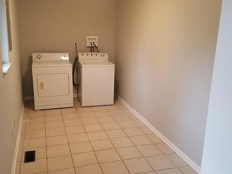 434 Nies Ave — Photo 10