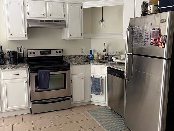 2nd image of 520 Elder St #520