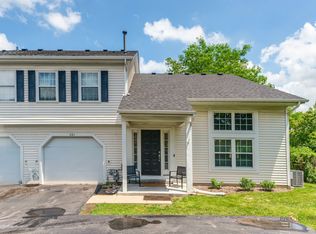 221 Ivy Ct, Streamwood, IL 60107
