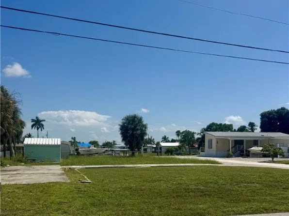 4765 Curlew Dr, Saint James City, FL 33956