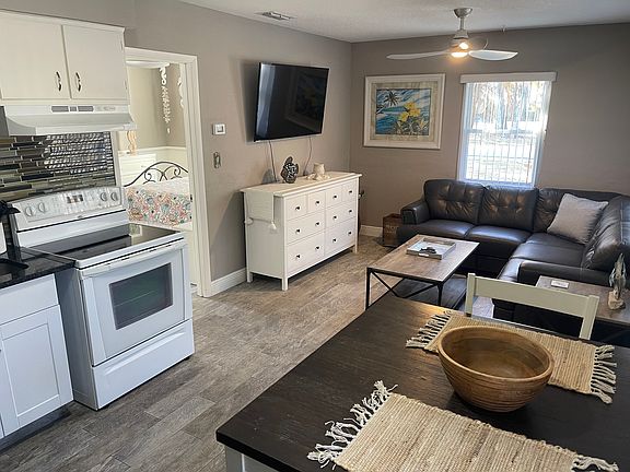 5th image of 129 SE Paradise Point Rd APT 1