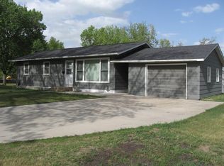 902 8th St NE, Staples, MN 56479