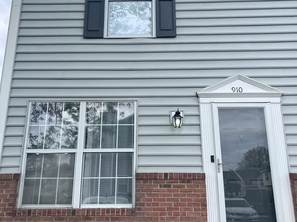 910 Charleston Way Dr, Westerville, OH 43081