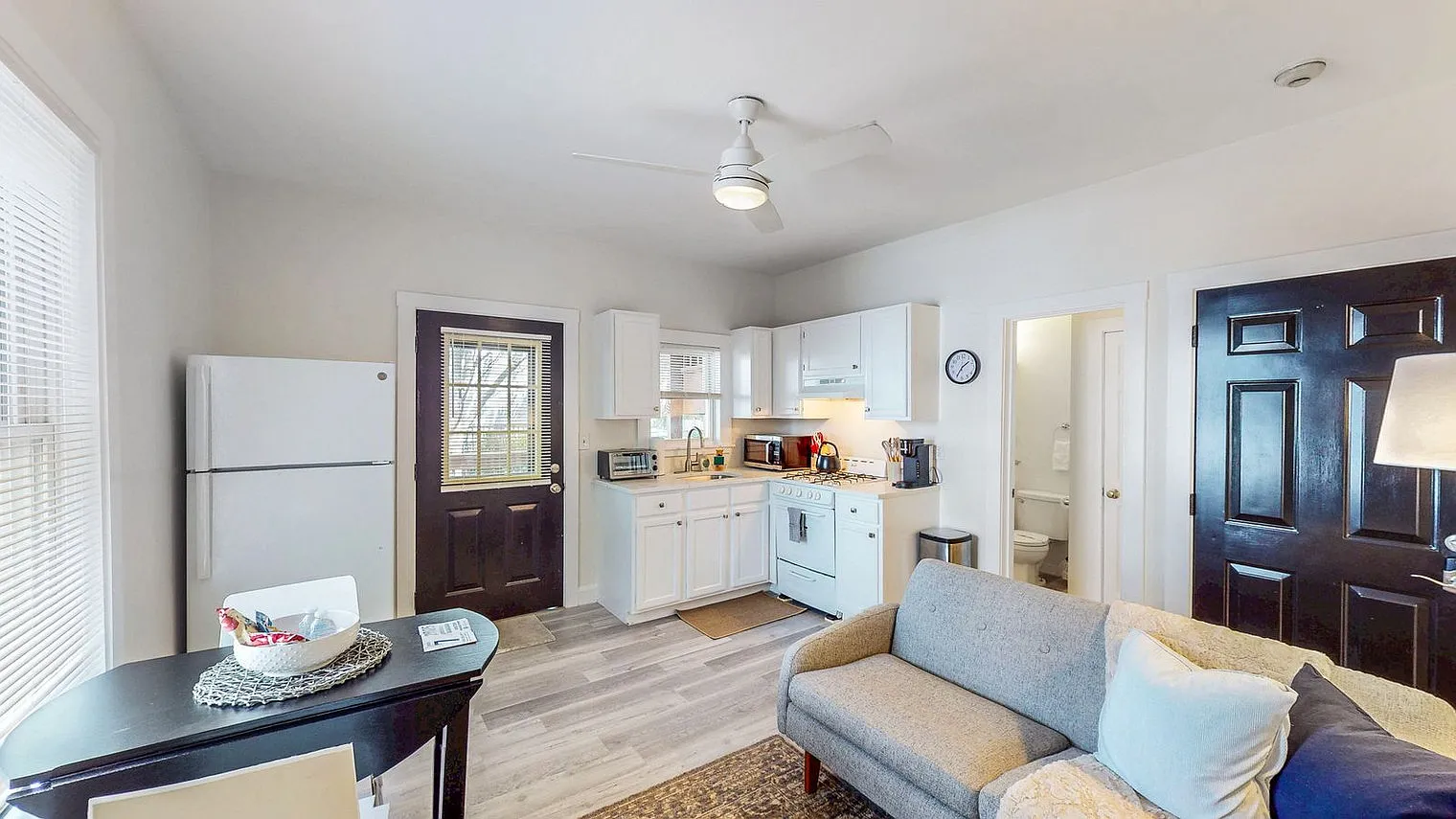 1 bed, 1.0 bath, 495 sqft, $3,558 — Photo 3