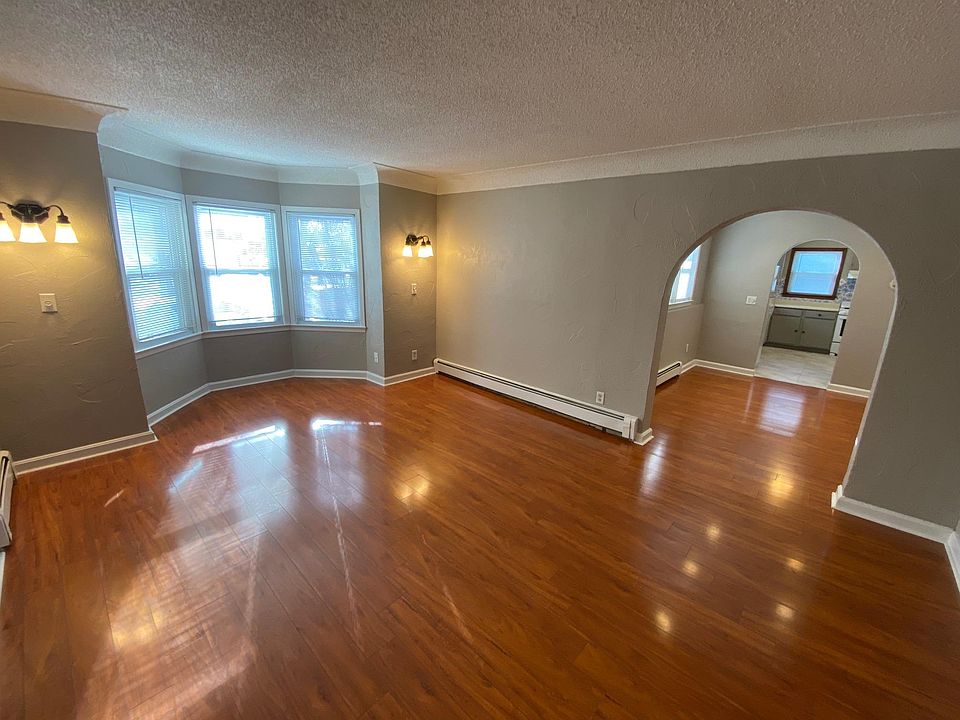 1st image of 385 Ashland Ave