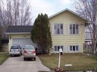 2982 Heatherwood Cir, Moorhead, MN 56560