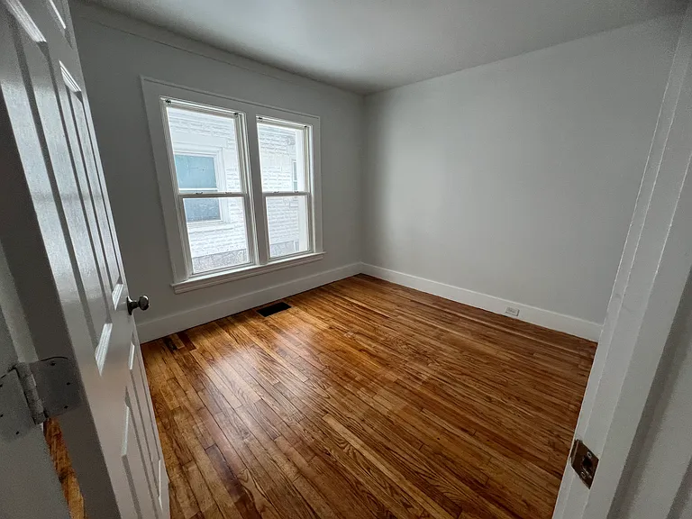 541 Lincoln Ave NW — Photo 15