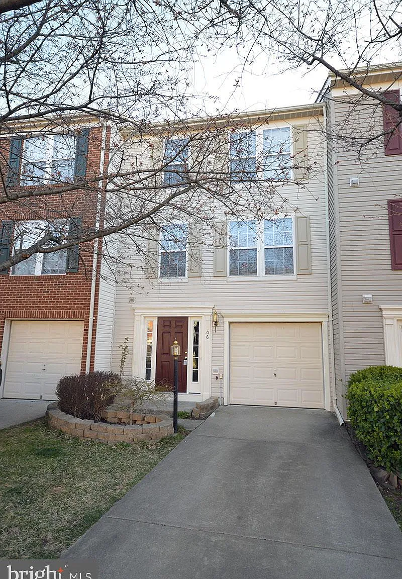 4 bed, 4.0 bath, 2068 sqft, $3,100 — Photo 1