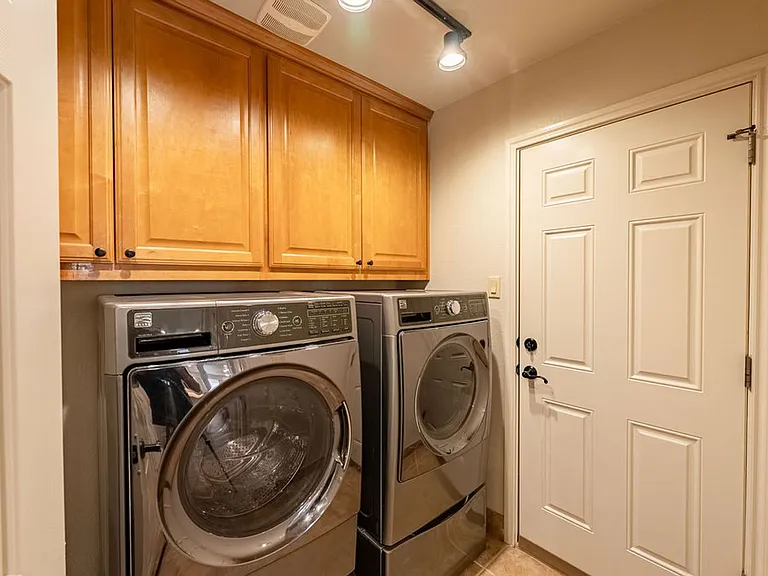 7909 Adelaide Dr — Photo 11