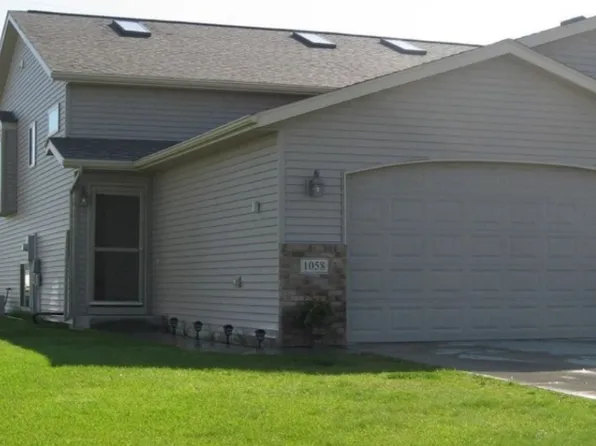 1058 Parkway Dr, West Fargo, ND 58078
