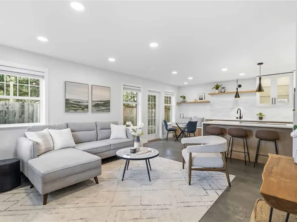 1012 Marwood Ave, Langford, BC V9C 3C4