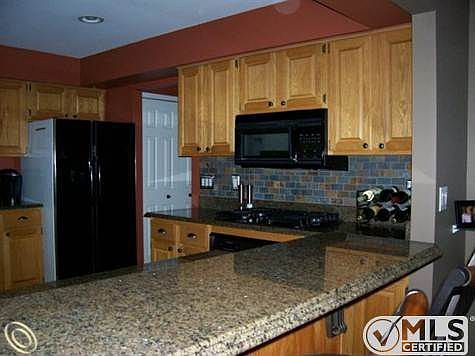 Kitchen view2 plus bar counter