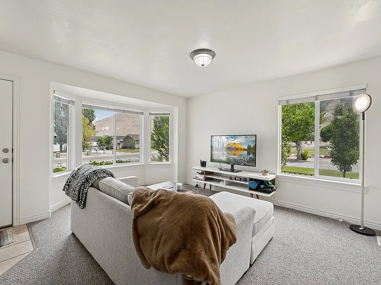 1884 Shepard Ln #1 — Photo 3