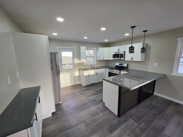 1612 Butterfield Rd, Dubuque, IA 52001