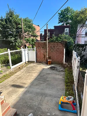 Rented by Alexander Bilu, LREB | media 5