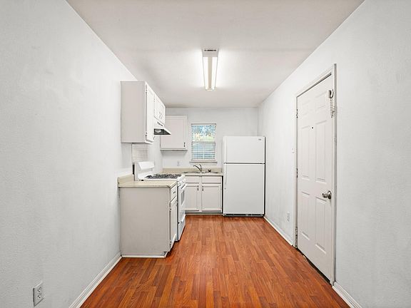 4th image of 2610 E 3rd St #B
