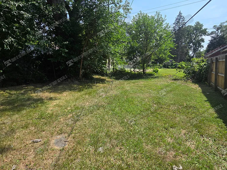 18627 Curtis St — Photo 4