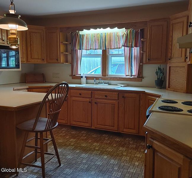 5th image of 77 Mount Hope Avenue