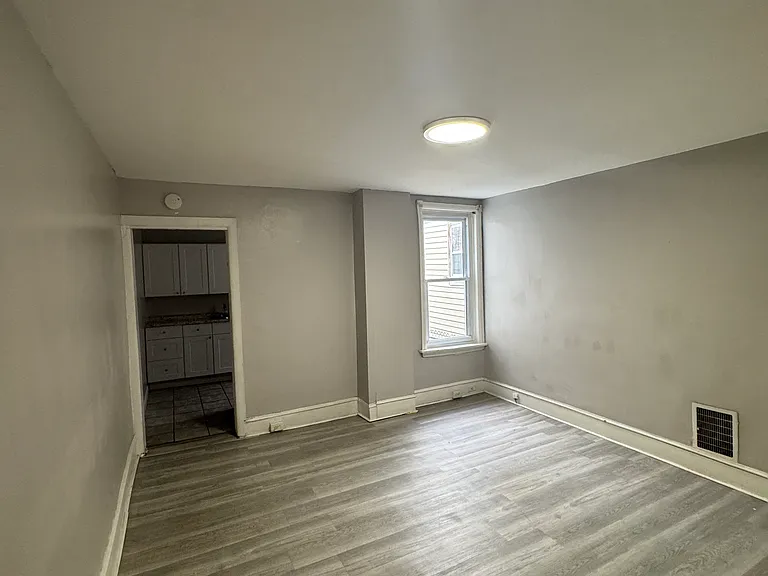 417 Porter St — Photo 5