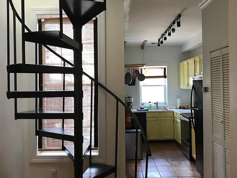 2222 12th Pl NW — Photo 2