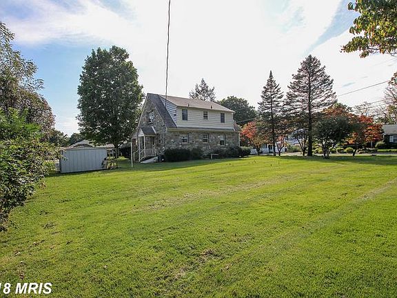 Lots of room outside to play and enterain