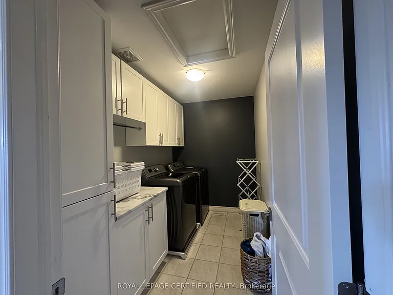 252 Westbank Trl — Photo 32